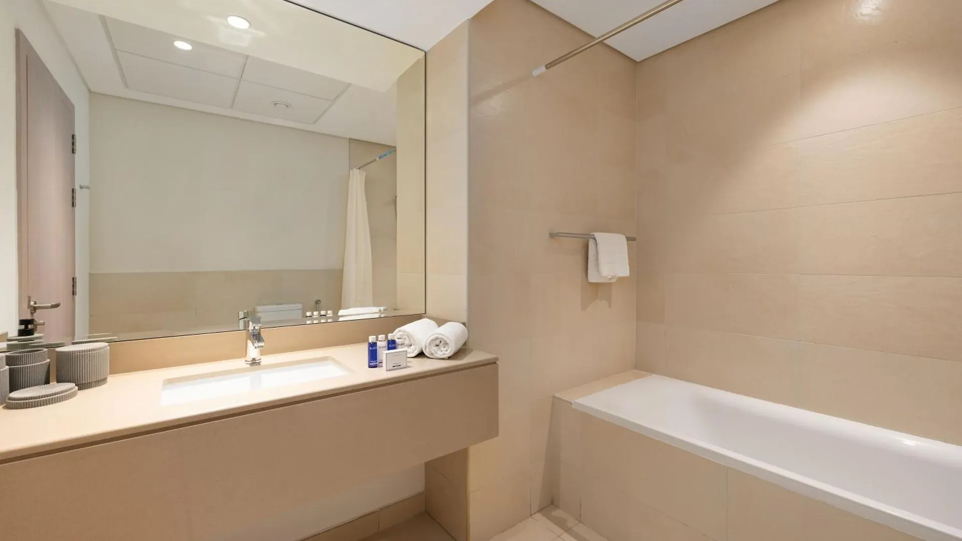 Maison Privee - Chic Apt On Yas Island Cls To All Main Attractions Abu Dhabi Apartment